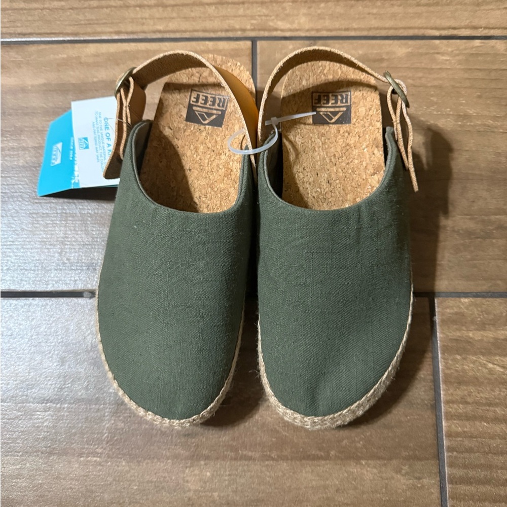 Reef Cushion Comfort Sandals in Olive and Tan